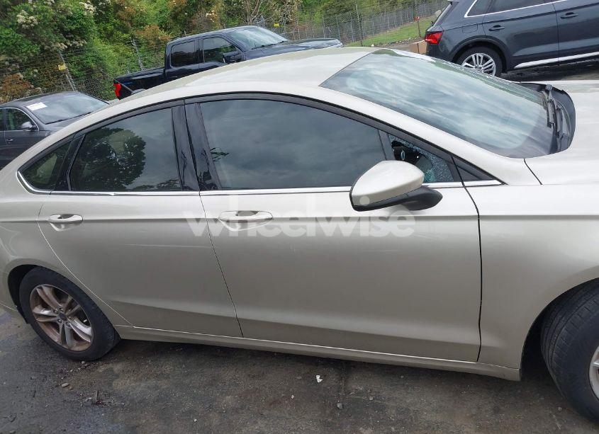 Photo 12 of 2018 Ford Fusion SE (VIN 3FA6P0HD3JR216560)