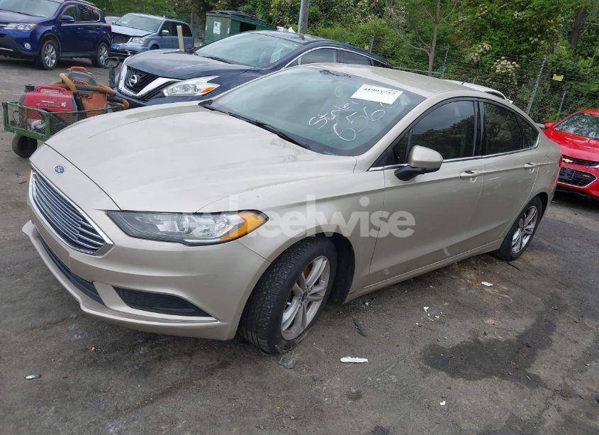 Photo 2 of 2018 Ford Fusion SE (VIN 3FA6P0HD3JR216560)