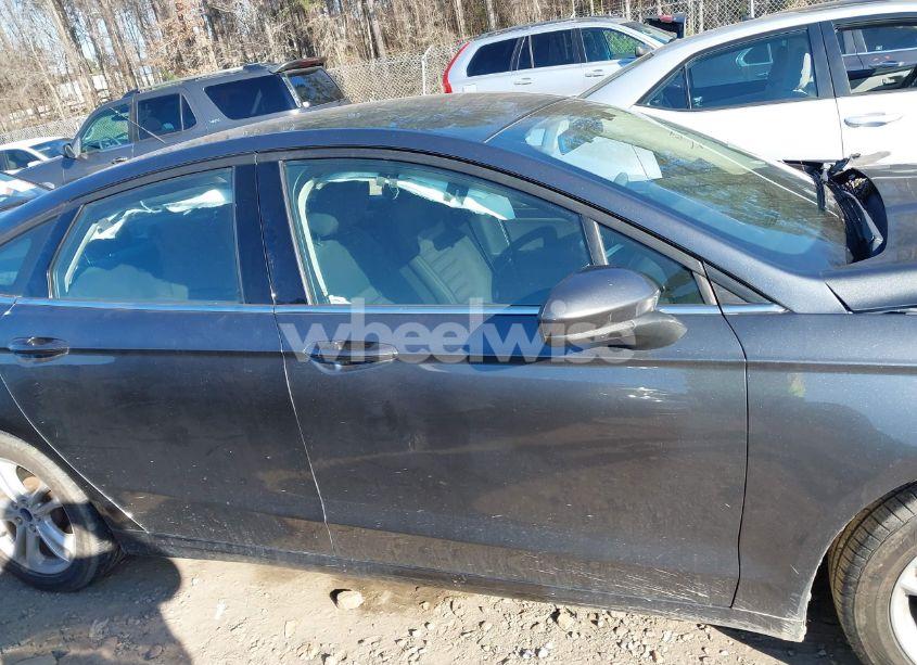 Photo 13 of 2018 Ford Fusion SE (VIN 3FA6P0HD3JR237800)