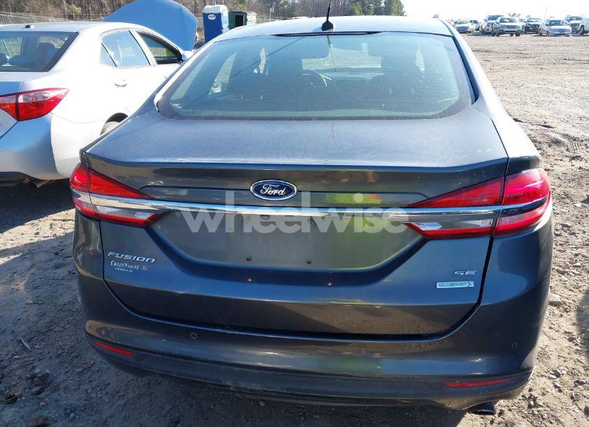 Photo 16 of 2018 Ford Fusion SE (VIN 3FA6P0HD3JR237800)