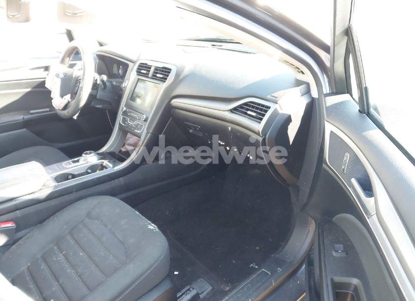 Photo 5 of 2018 Ford Fusion SE (VIN 3FA6P0HD3JR237800)