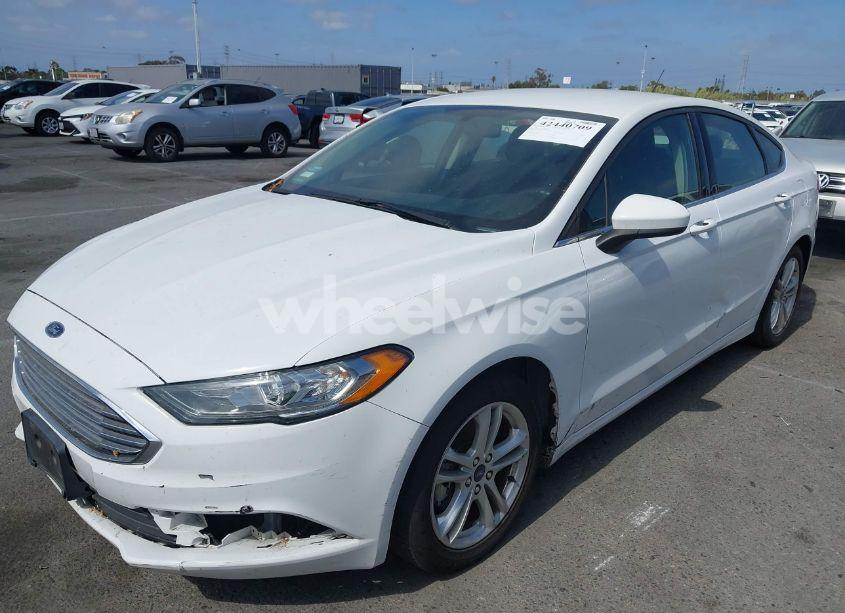 Photo 2 of 2018 Ford Fusion SE (VIN 3FA6P0HD3JR260607)