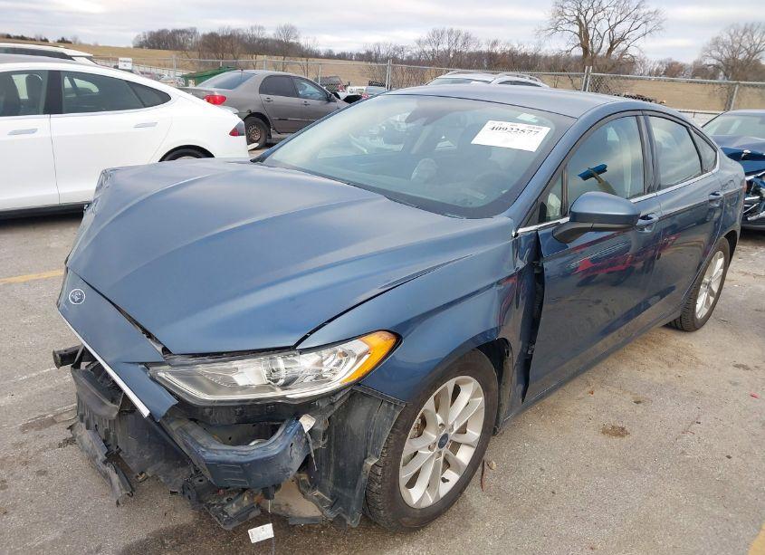 Photo 2 of 2019 Ford Fusion SE (VIN 3FA6P0HD3KR114113)