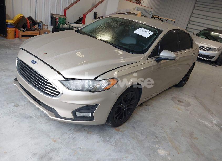 Photo 2 of 2019 Ford Fusion SE (VIN 3FA6P0HD3KR162307)