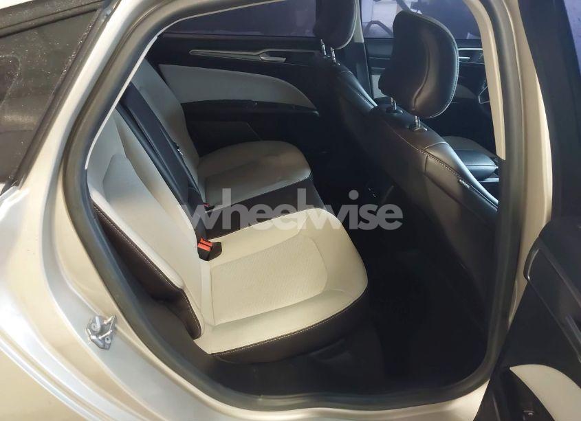 Photo 8 of 2019 Ford Fusion SE (VIN 3FA6P0HD3KR162307)