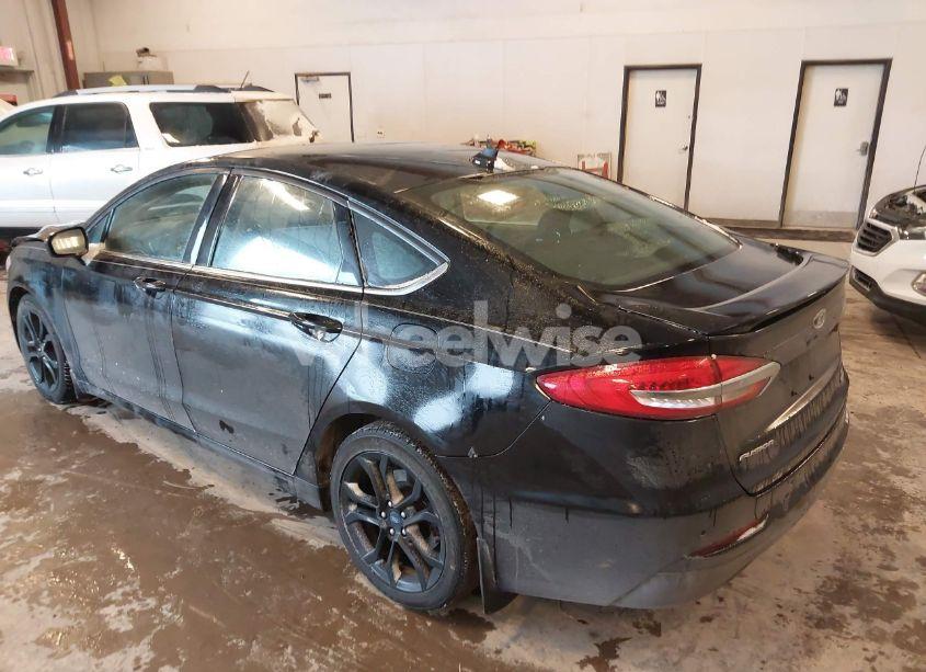 Photo 3 of 2019 Ford Fusion SE (VIN 3FA6P0HD3KR229021)