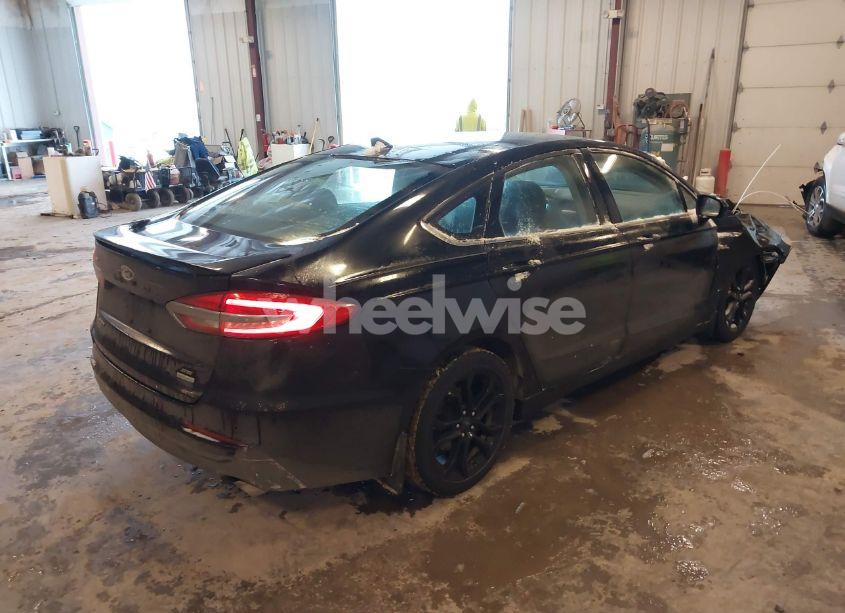 Photo 4 of 2019 Ford Fusion SE (VIN 3FA6P0HD3KR229021)