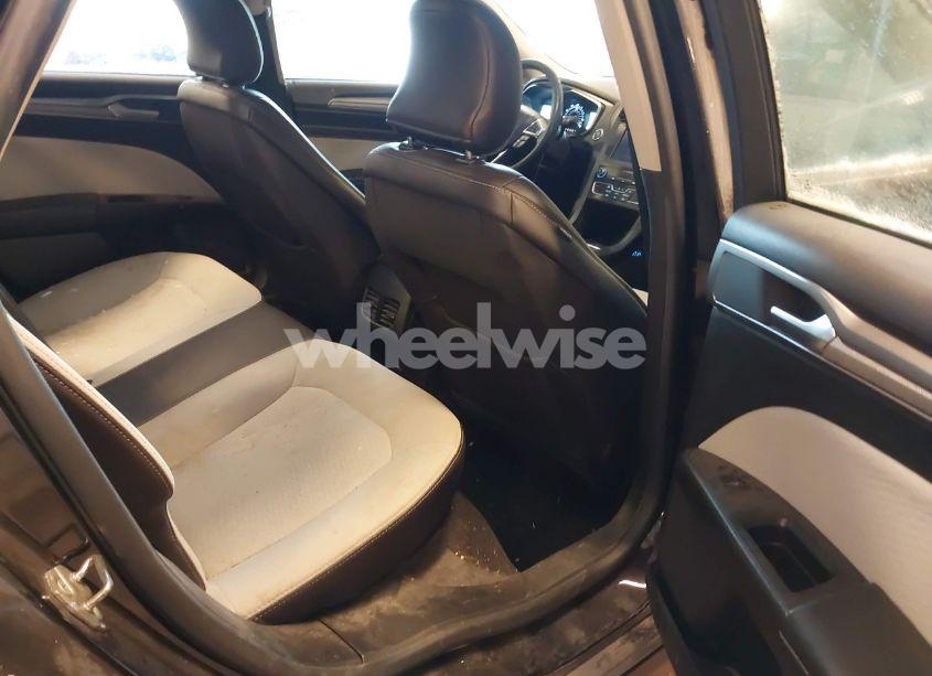 Photo 8 of 2019 Ford Fusion SE (VIN 3FA6P0HD3KR229021)