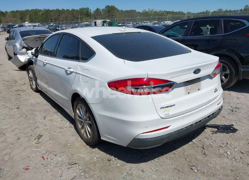 Photo 3 of 2019 Ford Fusion SE (VIN 3FA6P0HD3KR229648)