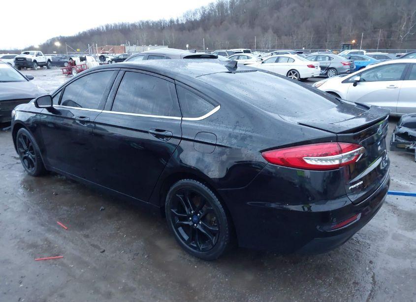 Photo 3 of 2019 Ford Fusion SE (VIN 3FA6P0HD3KR247521)