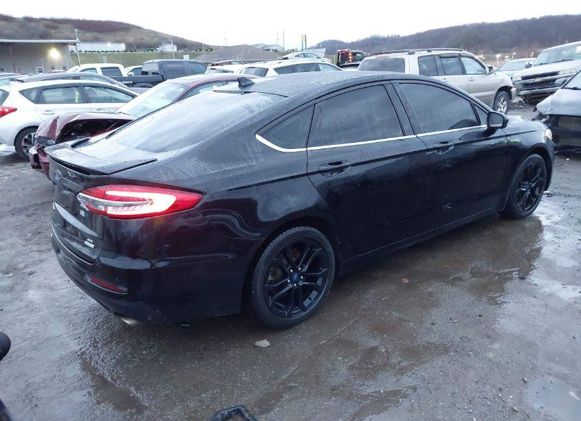 Photo 4 of 2019 Ford Fusion SE (VIN 3FA6P0HD3KR247521)