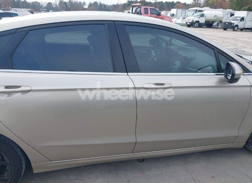 Photo 13 of 2019 Ford Fusion SE (VIN 3FA6P0HD3KR249415)