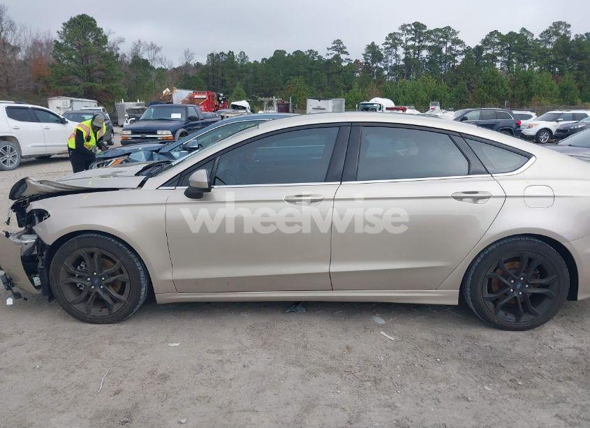 Photo 14 of 2019 Ford Fusion SE (VIN 3FA6P0HD3KR249415)