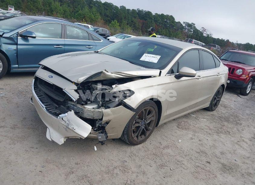Photo 2 of 2019 Ford Fusion SE (VIN 3FA6P0HD3KR249415)