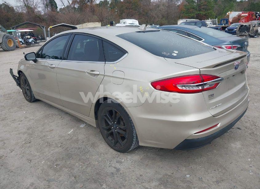 Photo 3 of 2019 Ford Fusion SE (VIN 3FA6P0HD3KR249415)