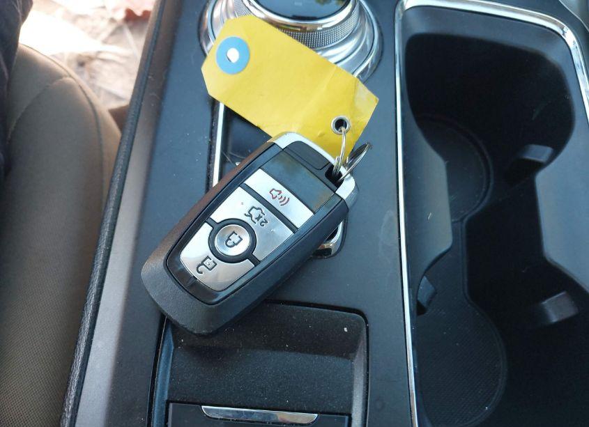 Photo 11 of 2019 Ford Fusion SE (VIN 3FA6P0HD3KR279126)