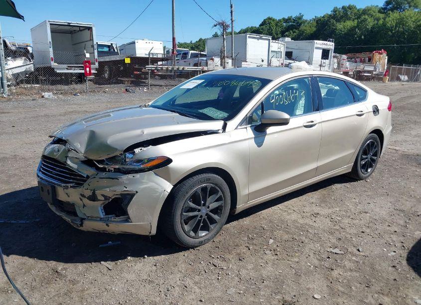 Photo 2 of 2019 Ford Fusion SE (VIN 3FA6P0HD3KR279126)