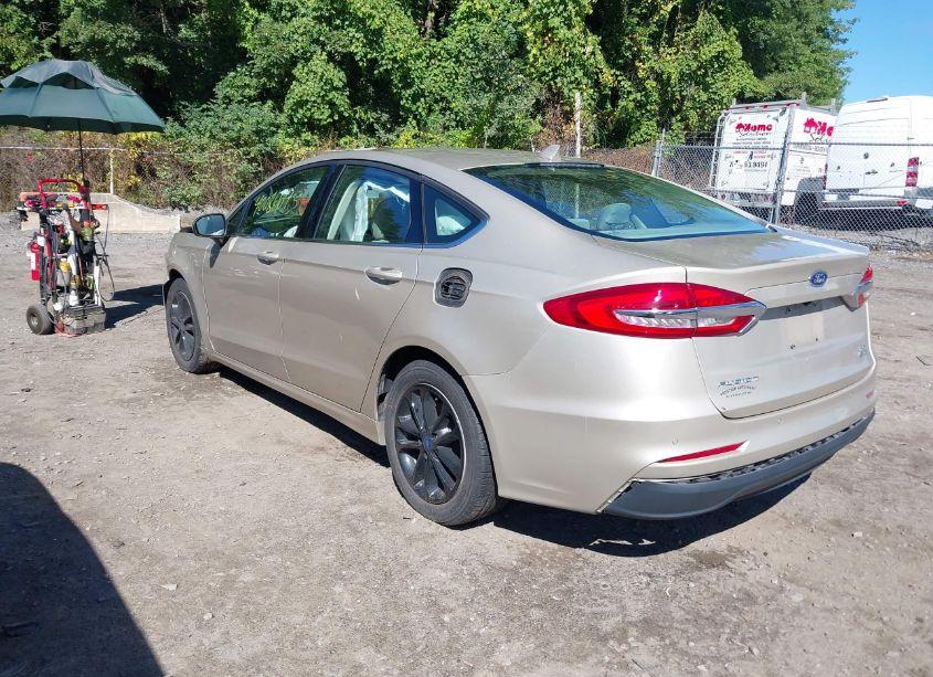 Photo 3 of 2019 Ford Fusion SE (VIN 3FA6P0HD3KR279126)