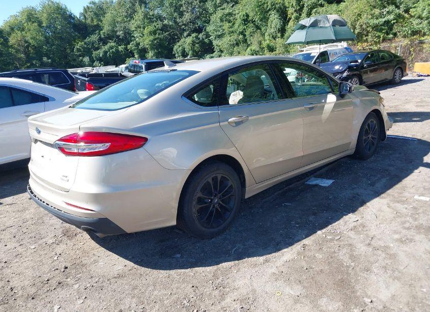 Photo 4 of 2019 Ford Fusion SE (VIN 3FA6P0HD3KR279126)