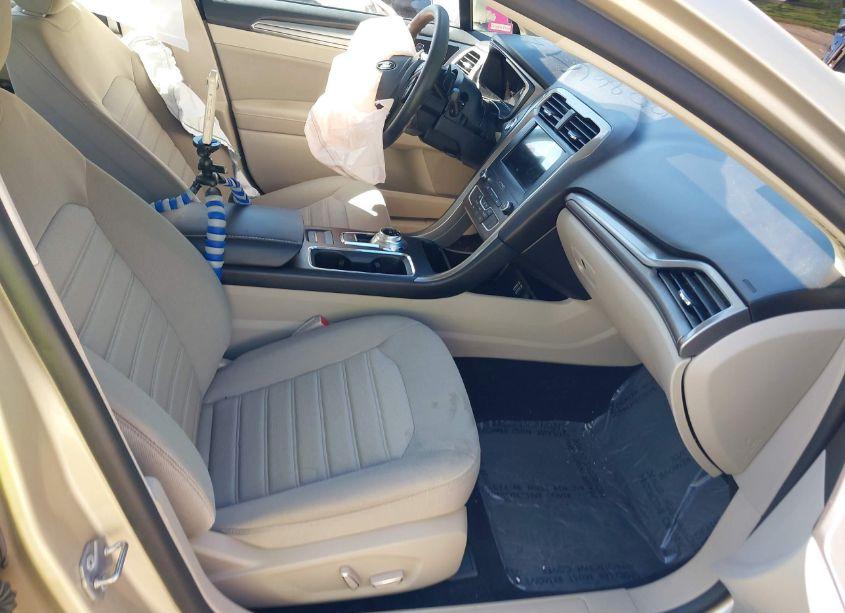 Photo 5 of 2019 Ford Fusion SE (VIN 3FA6P0HD3KR279126)