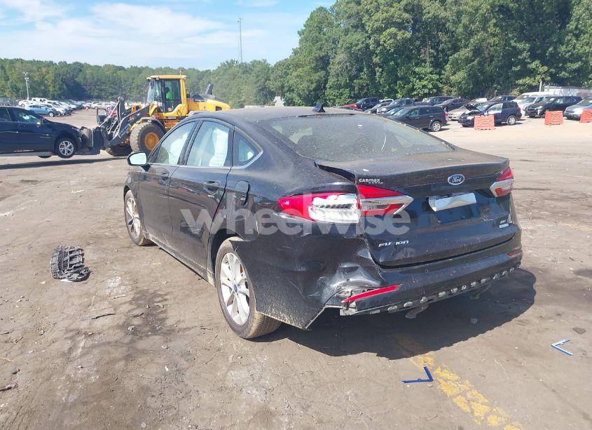 Photo 3 of 2019 Ford Fusion SE (VIN 3FA6P0HD3KR279966)