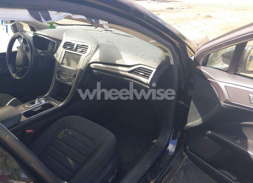 Photo 5 of 2019 Ford Fusion SE (VIN 3FA6P0HD3KR279966)