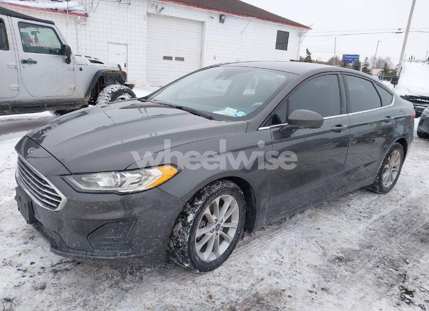 Photo 2 of 2020 Ford Fusion SE (VIN 3FA6P0HD3LR121581)
