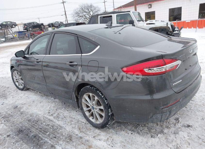 Photo 3 of 2020 Ford Fusion SE (VIN 3FA6P0HD3LR121581)