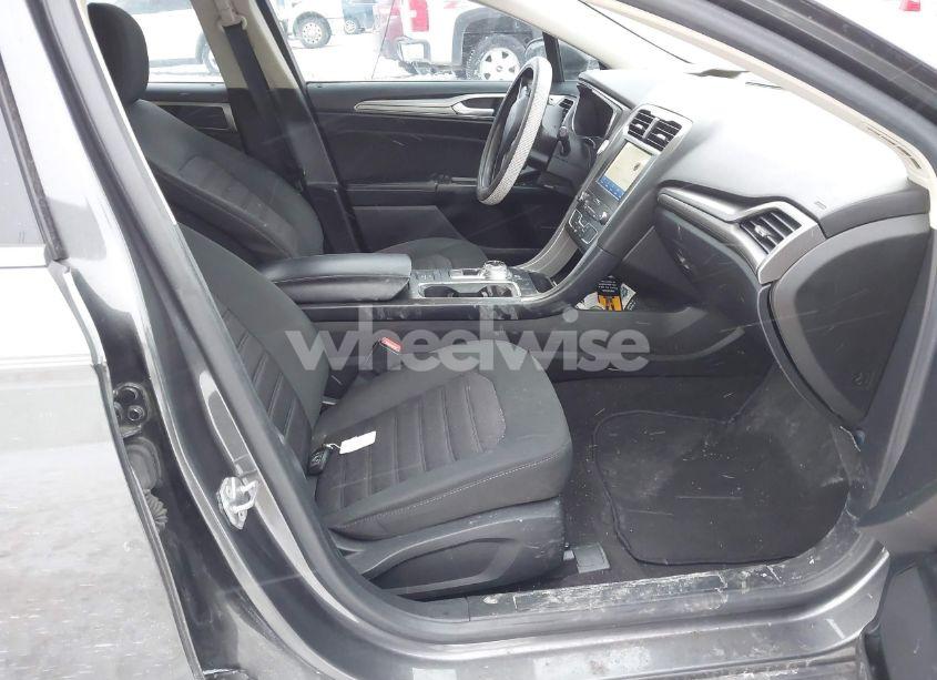 Photo 5 of 2020 Ford Fusion SE (VIN 3FA6P0HD3LR121581)