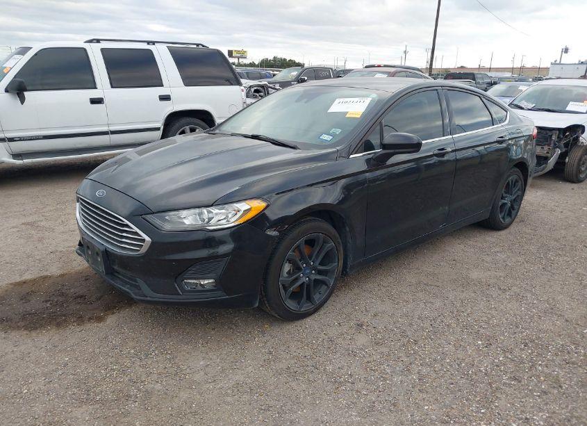 Photo 2 of 2020 Ford Fusion SE (VIN 3FA6P0HD3LR125985)