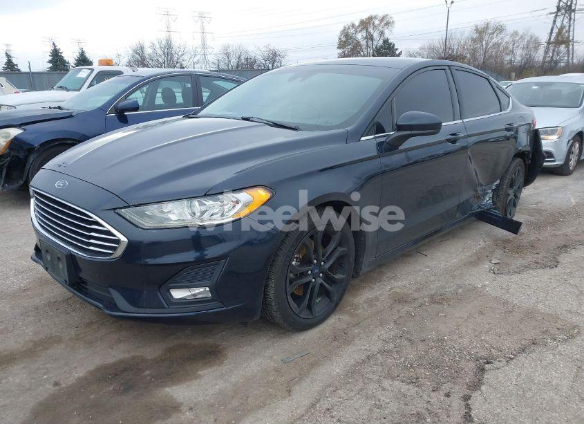 Photo 2 of 2020 Ford Fusion SE (VIN 3FA6P0HD3LR144732)