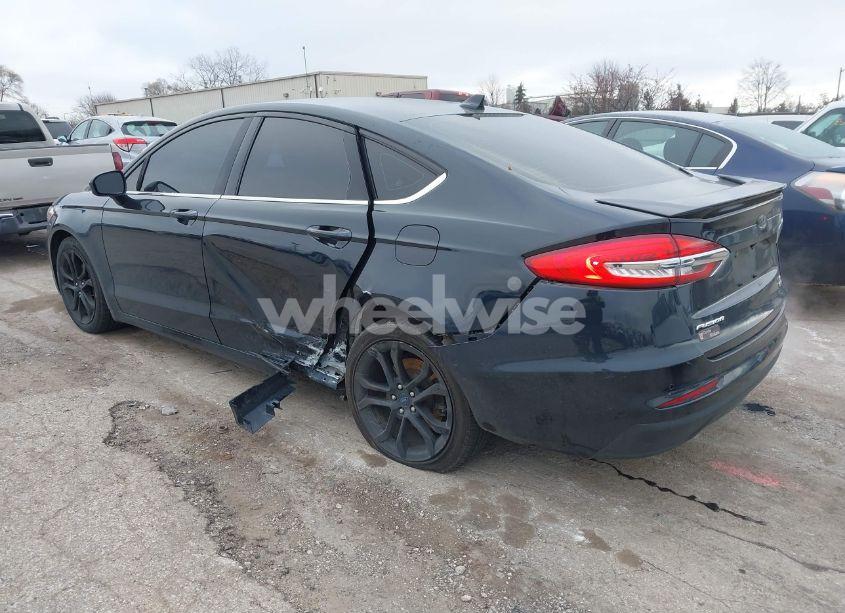 Photo 3 of 2020 Ford Fusion SE (VIN 3FA6P0HD3LR144732)