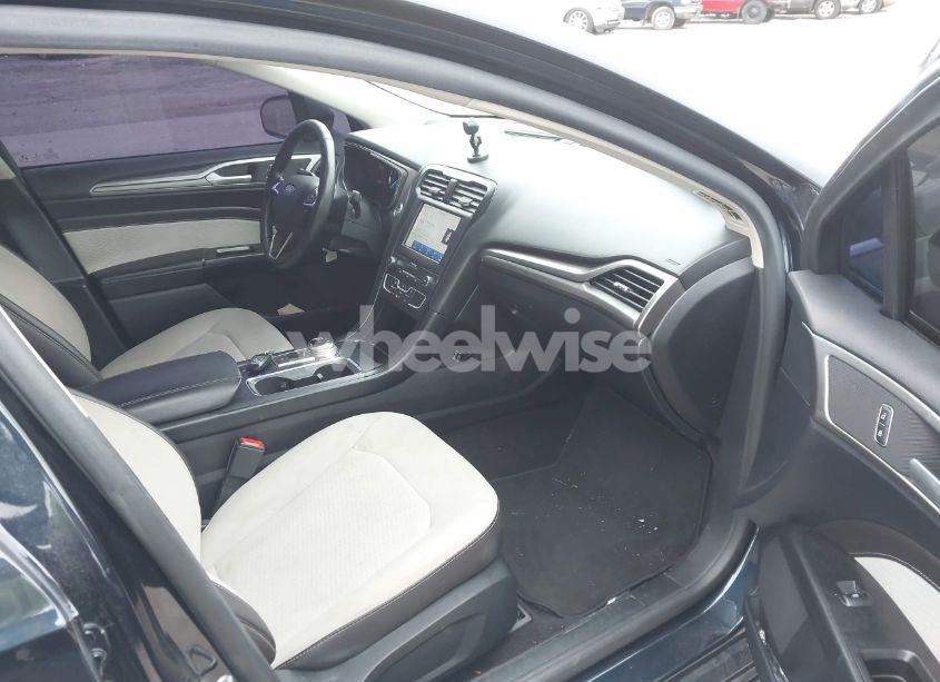 Photo 5 of 2020 Ford Fusion SE (VIN 3FA6P0HD3LR144732)