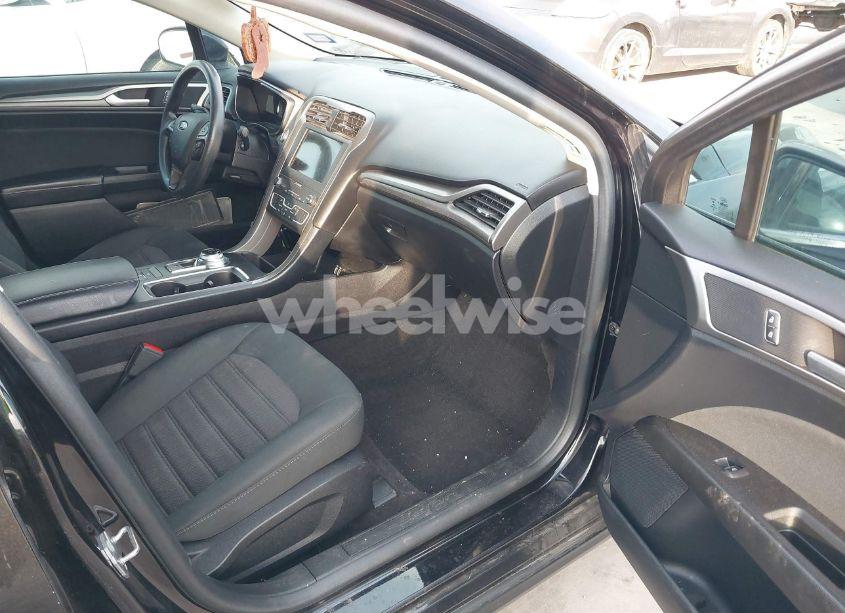 Photo 5 of 2020 Ford Fusion SE (VIN 3FA6P0HD3LR148053)