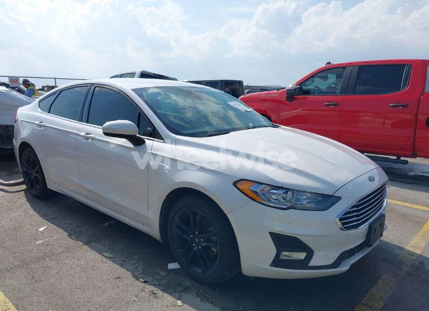 2020 Ford Fusion SE (VIN 3FA6P0HD3LR161093) main photo