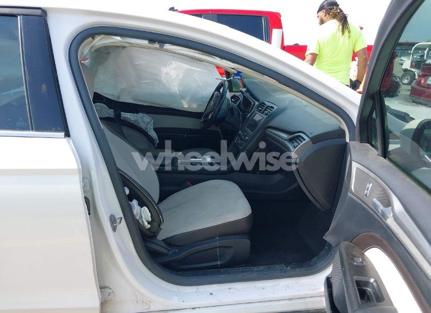 Photo 5 of 2020 Ford Fusion SE (VIN 3FA6P0HD3LR161093)