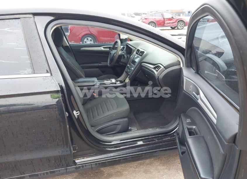 Photo 5 of 2020 Ford Fusion SE (VIN 3FA6P0HD3LR188567)