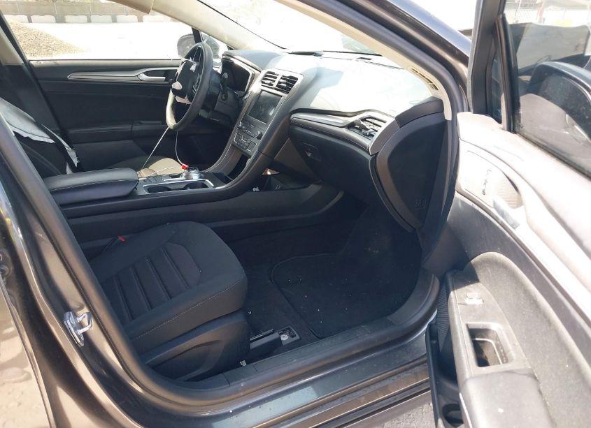 Photo 5 of 2020 Ford Fusion SE (VIN 3FA6P0HD3LR235967)