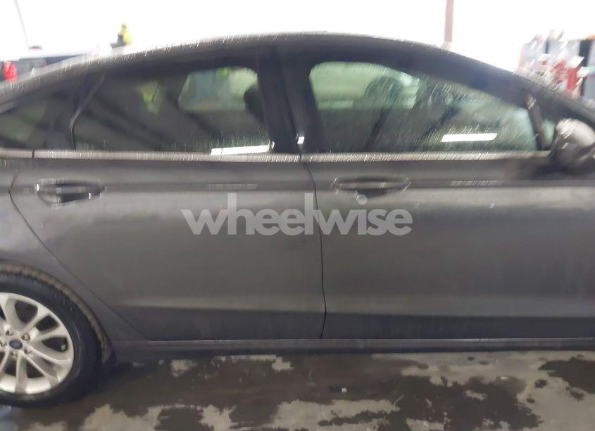 Photo 13 of 2020 Ford Fusion SE (VIN 3FA6P0HD3LR251439)