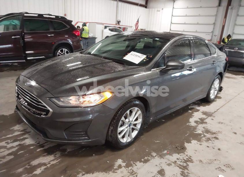 Photo 2 of 2020 Ford Fusion SE (VIN 3FA6P0HD3LR251439)