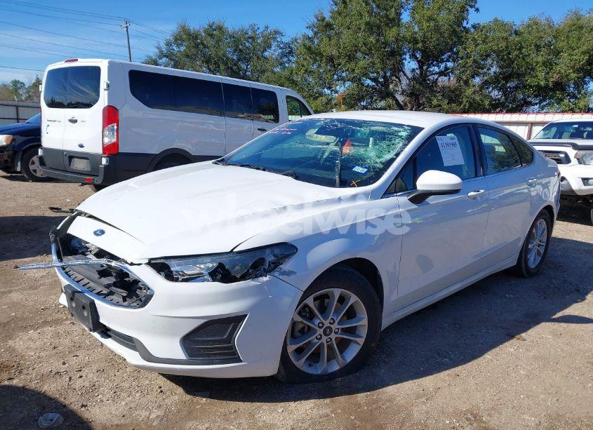 Photo 2 of 2020 Ford Fusion SE (VIN 3FA6P0HD3LR260934)