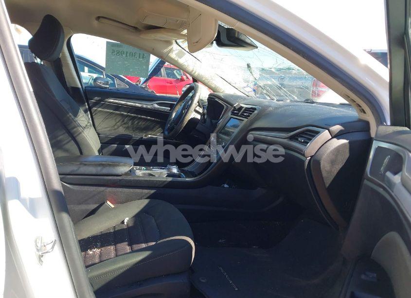 Photo 5 of 2020 Ford Fusion SE (VIN 3FA6P0HD3LR260934)