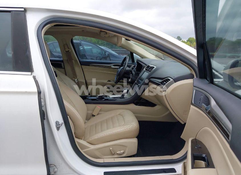 Photo 5 of 2014 Ford Fusion SE (VIN 3FA6P0HD4ER173319)