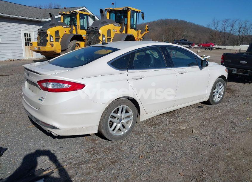 Photo 4 of 2014 Ford Fusion SE (VIN 3FA6P0HD4ER332386)