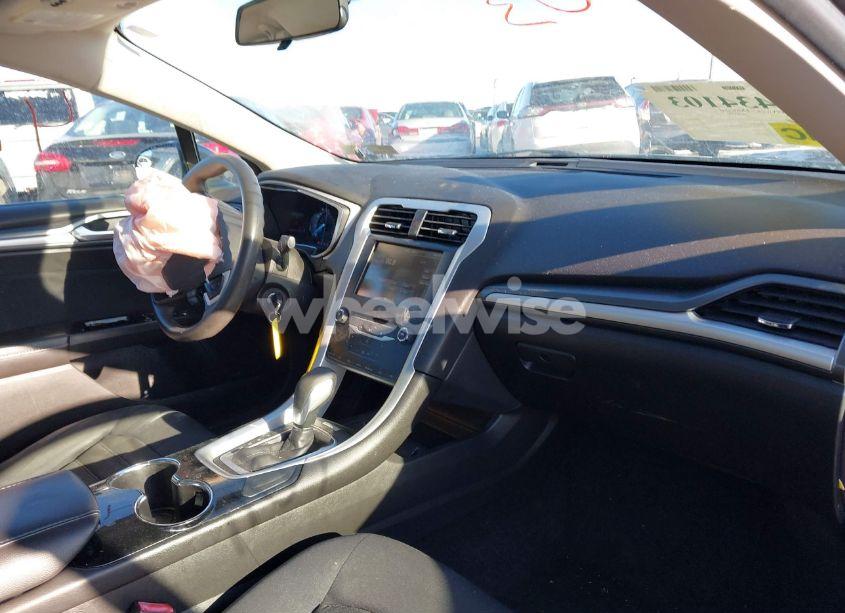 Photo 5 of 2014 Ford Fusion SE (VIN 3FA6P0HD4ER335059)