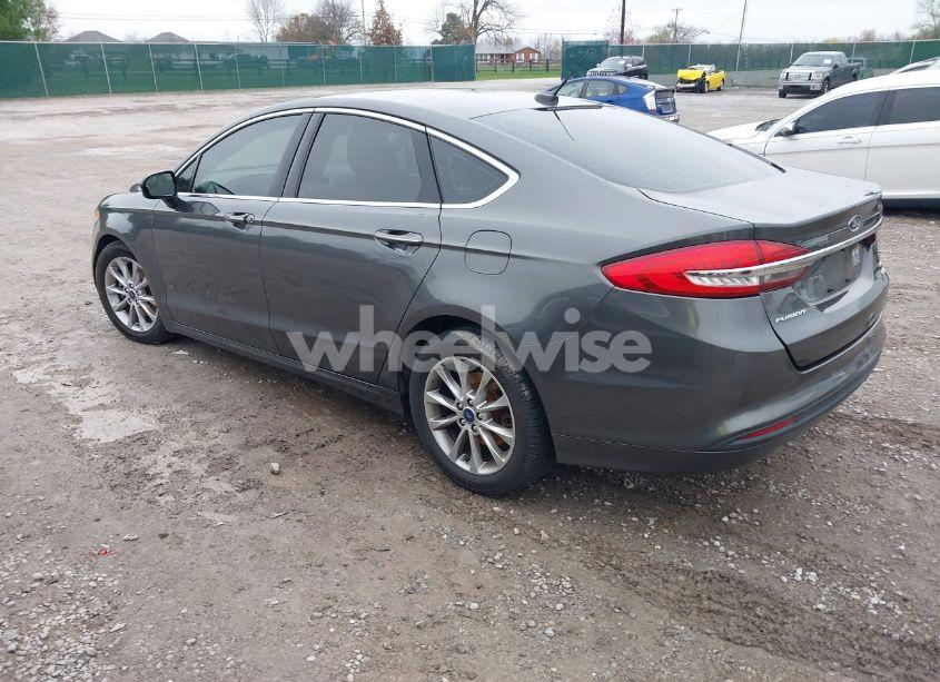 Photo 3 of 2017 Ford Fusion SE (VIN 3FA6P0HD4HR124464)