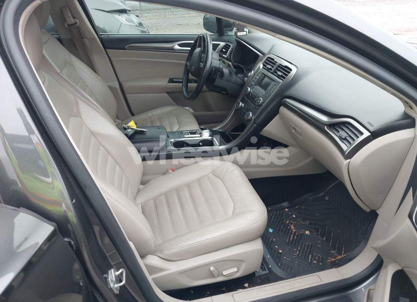 Photo 5 of 2017 Ford Fusion SE (VIN 3FA6P0HD4HR124464)