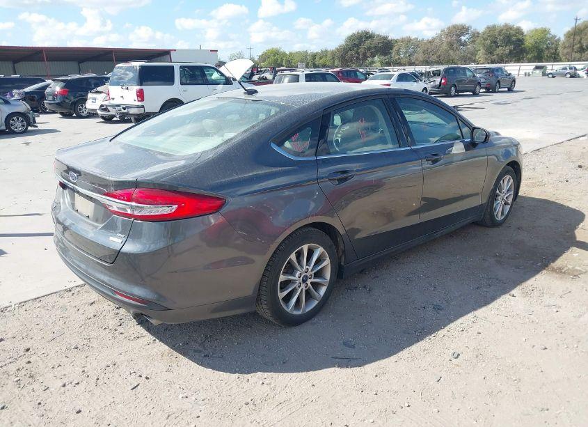 Photo 4 of 2017 Ford Fusion SE (VIN 3FA6P0HD4HR126697)