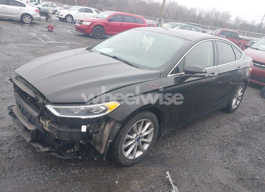 Photo 2 of 2017 Ford Fusion SE (VIN 3FA6P0HD4HR130541)
