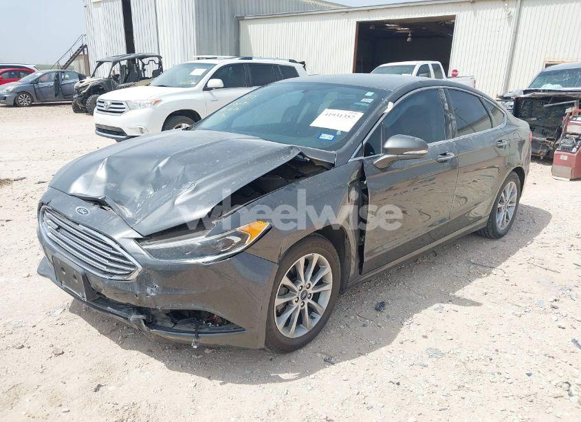 Photo 2 of 2017 Ford Fusion SE (VIN 3FA6P0HD4HR159859)